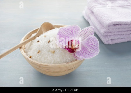 I sali da bagno con Orchid Foto Stock