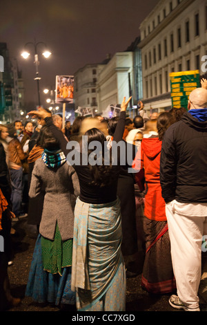 Gruppo di Hari Krishna Vigilia di Capodanno a Londra Foto Stock