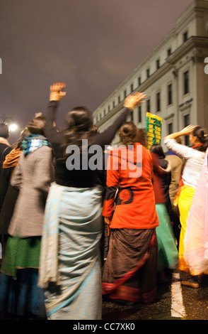 Gruppo di Hari Krishna Vigilia di Capodanno a Londra Foto Stock