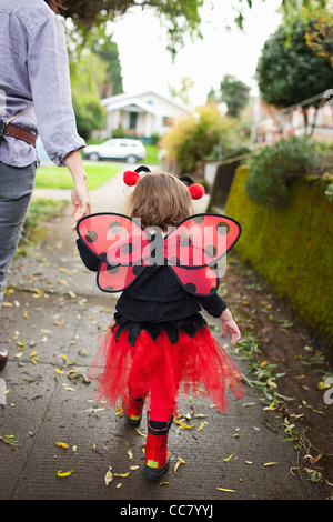 Ragazza Dressed-Up come Ladybug, Portland, Multnomah County, Oregon, Stati Uniti d'America Foto Stock