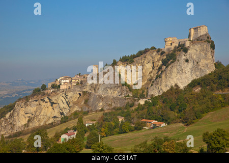 San Leo, un borgo medievale con castello, costruito su sperone roccioso, Emilia Romagna, Italia, AGPix 1993 Foto Stock