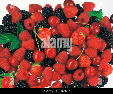 Ancora frutti: fragole, ciliegie, lamponi, more Foto Stock