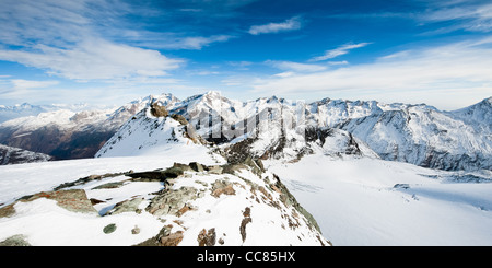 Panorama di montagna da Mittelallalin sopra Saas fee, Vallese, Svizzera Foto Stock