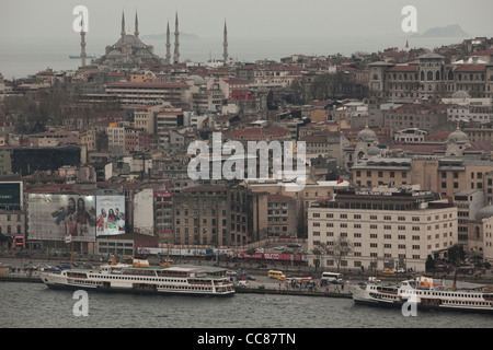 La moschea blu come si vede dalla Torre di Galata - Istanbul. Foto Stock