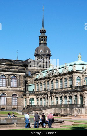 Zwinger di Dresda con vista sul Hausmannsturm del castello residenziale. Foto Stock