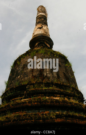 Grande Chedi del Wat Khao Suwan Khiri, Si Satchanalai parco storico, Sukothai Foto Stock