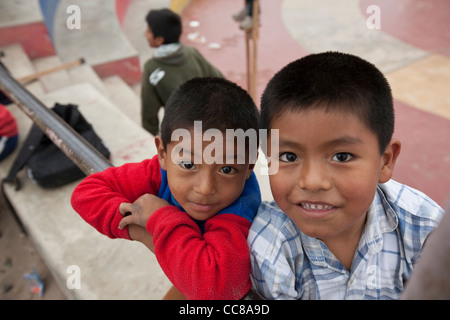 I bambini in Lima, Perù, Sud America. Foto Stock