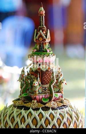 Dettaglio di un 'krathong'. Sukhothai Historical Park, Thailandia. Foto Stock