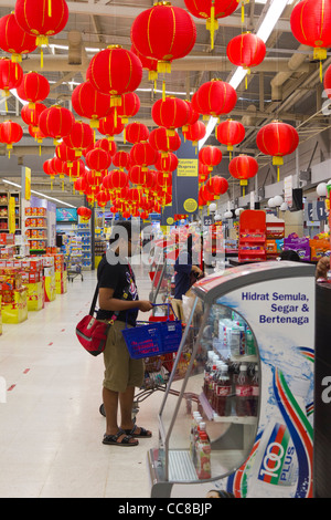 Acquista i contatori, supermercato Carrefour, Wangsa Maju Mall, Kuala Lumpur, Selangor, Malaysia Foto Stock