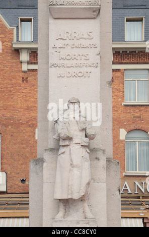 Dettaglio dell'Arras Memoriale di guerra in Place du Maréchal Foch Arras, Pas-de-Calais, Francia. Foto Stock