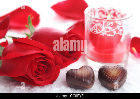 Il giorno di San Valentino Rose e cioccolato Foto Stock