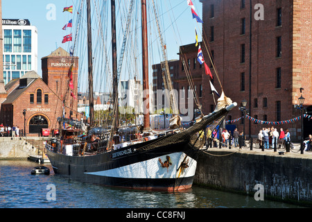 Veliero storico OOSTERSCHILDE nave ormeggiata in banchina di inscatolamento, Liverpool, Foto Stock