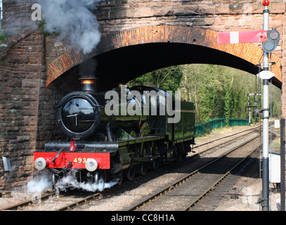 Great Western Railway 4-6-0 n. 4930 "Hagley Hall' correndo il suo treno presso il Vescovo Lydeard Station Foto Stock
