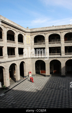 Murali di Diego Rivera in il segretario della Pubblica Istruzione edificio nella città del Messico. Foto Stock