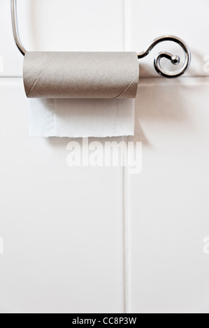 Last Sheet of paper on a toilet roll Foto Stock