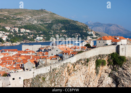 Dubrovnik Vecchia città sul mare Adriatico costa in Croazia, Dalmazia Meridionale regione Foto Stock