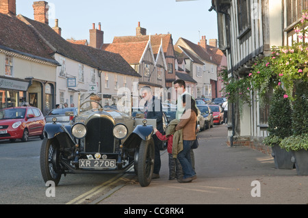 Classic Vintage Bentley il parcheggio nella parte anteriore del Swan Hotel a Lavenham, Suffolk, Regno Unito. Foto Stock