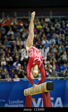 Madeline GARDINER (CAN), compete in fascio, la Londra prepara Visa International ginnastica Foto Stock