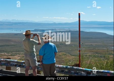 Lago mono come si vede dalla California State Route 120. In California. Stati Uniti d'America Foto Stock