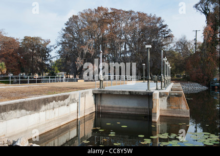 St. Johns distretto di acqua Burrell Lock e sfioratore della diga Leesburg, Florida Foto Stock