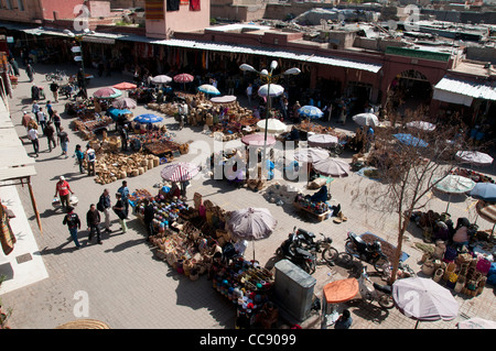 Il mercato occupato a Rahba Qedima, Marrakech, Marocco Foto Stock