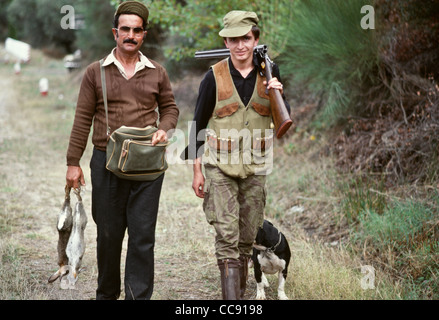 Cacciatori portoghese con il gioco Foto Stock