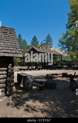 Replica del Mulino Sutters, sito della California il primo oro della scoperta, nel paese d'oro di Coloma California USA Foto Stock