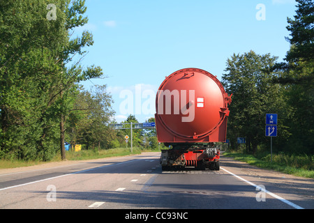 Cargo auto sulla strada Foto Stock