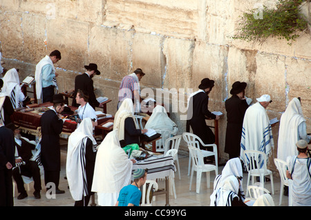 Il muro occidentale importante per la comunità ebraica sito religioso che si trova nella città vecchia di Gerusalemme Foto Stock