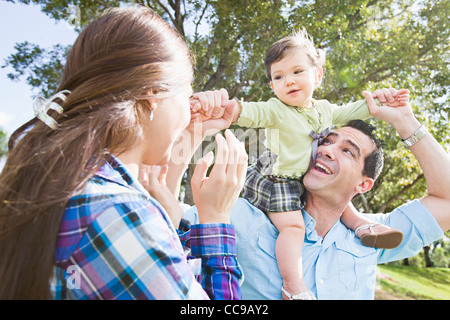 Famiglia al parco Foto Stock