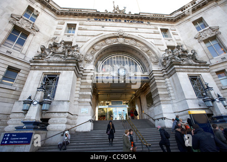 Vittoria arch entrata principale per London Waterloo Stazione ferroviaria England Regno Unito Regno Unito Foto Stock