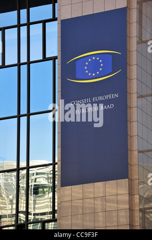 Logo sul palazzo Justus Lipsius, sede del Consiglio dell'Unione europea, Bruxelles, Belgio Foto Stock