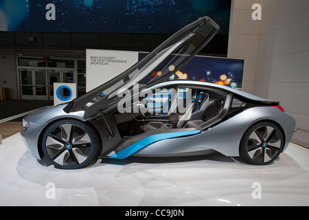 Detroit, Michigan - La BMW i8 plug-in hybrid concept car sul display al North American International Auto Show. Foto Stock