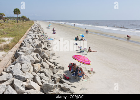 Lucertole da mare e la pittoresca spiaggia ombrelloni sulla spiaggia pubblica a Jekyll Island, Georgia. Foto Stock