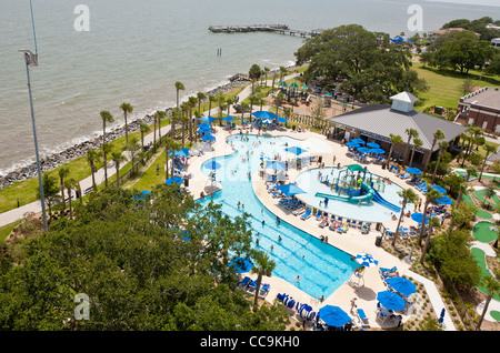 Vista aerea di piscine e mini golf a Nettuno Parco di San Simons Island, Georgia Foto Stock