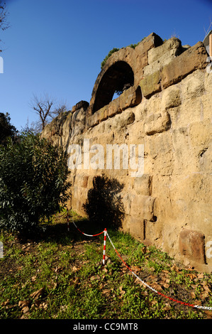 Italia, Roma, Mura Serviane, antiche mura romane Foto Stock
