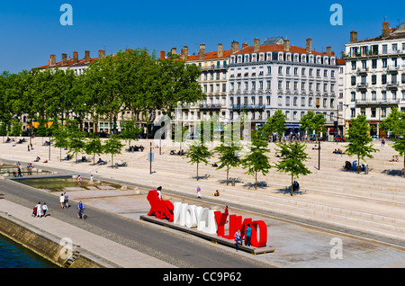 Solo segno di Lione lungo il fiume Rodano, Lione, Francia (Patrimonio Mondiale dell'UNESCO) Foto Stock