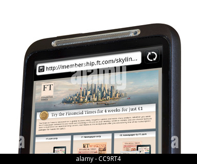 La pagina di abbonamento al Financial Times su uno smartphone HTC Foto Stock