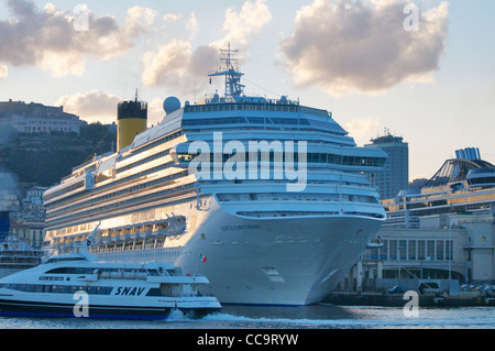 Costa Concordia nave da crociera nel porto di Napoli Agosto 2010 Foto Stock