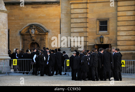 I laureati nel corso di una cerimonia Foto Stock