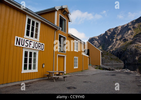 Norvegia, Nordland, arcipelago delle Lofoten, nusfjord. norvegese del più antico e meglio conservato villaggio di pescatori. Foto Stock