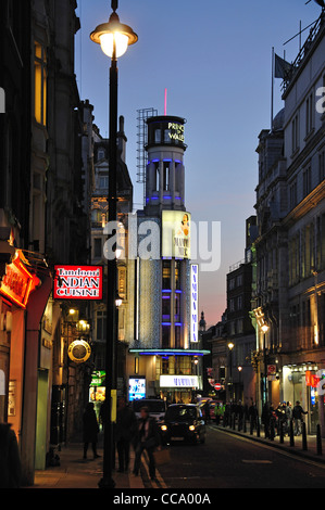 Prince of Wales Theatre al crepuscolo, Rupert Street, West End, la City of Westminster, London, Greater London, England, Regno Unito Foto Stock