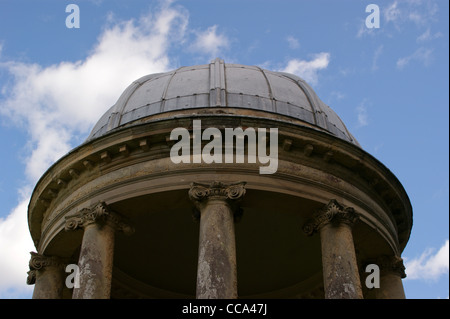 Il tempio ionico, Duncombe Park, sede del barone Feversham, Helmsley, North Riding, nello Yorkshire, Inghilterra Foto Stock