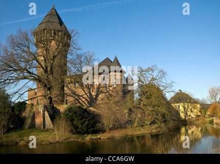 Burg Linn Linn (Castello) parzialmente restaurato castello in Krefeld, Renania settentrionale-Vestfalia, in Germania, in Europa. Foto Stock