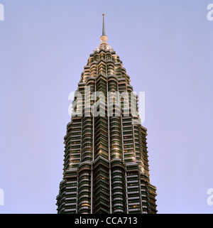 Architettura moderna. Le Petronas Twin Towers di Kuala Lumpur in Malesia nel sud-est asiatico. Foto Stock