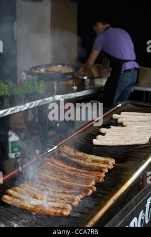 Bancarelle di cibo e bevande a Chatsworth mercatino di Natale Derbyshire Inghilterra Foto Stock