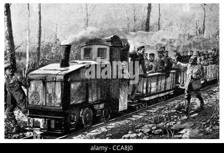 1917 Tedeschi lasciando anteriore treno Linea ferroviaria rifugio in miniatura di fuga della foresta carrello motore a vapore locomotiva engineer Foto Stock