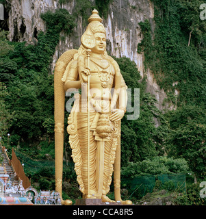 Il Signore indù Murugan Kartikeya divinità statua presso le Grotte di Batu a Kuala Lumpur in Malesia in Estremo Oriente Asia sud-orientale. Viaggiare Foto Stock