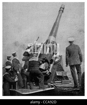 1917 Grandi Anti aerei costa britannica artiglieria sparando gunner equipaggio officer gusci caricamento della shell di culatta cannone gunners Foto Stock