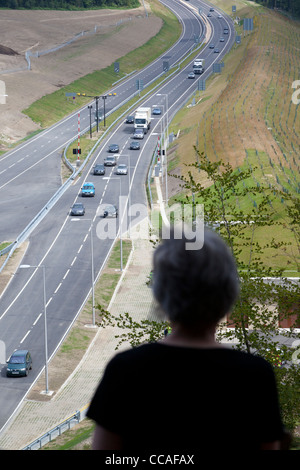 I flussi di traffico sulla carreggiata in direzione sud solo come il Tunnel Hindhead è aperta il 27 Luglio 2011 Foto Stock